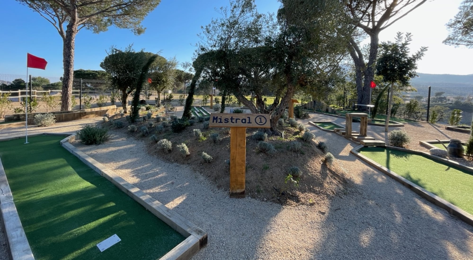 2-Mistral-Aventure-Family-mini-golf-parcours